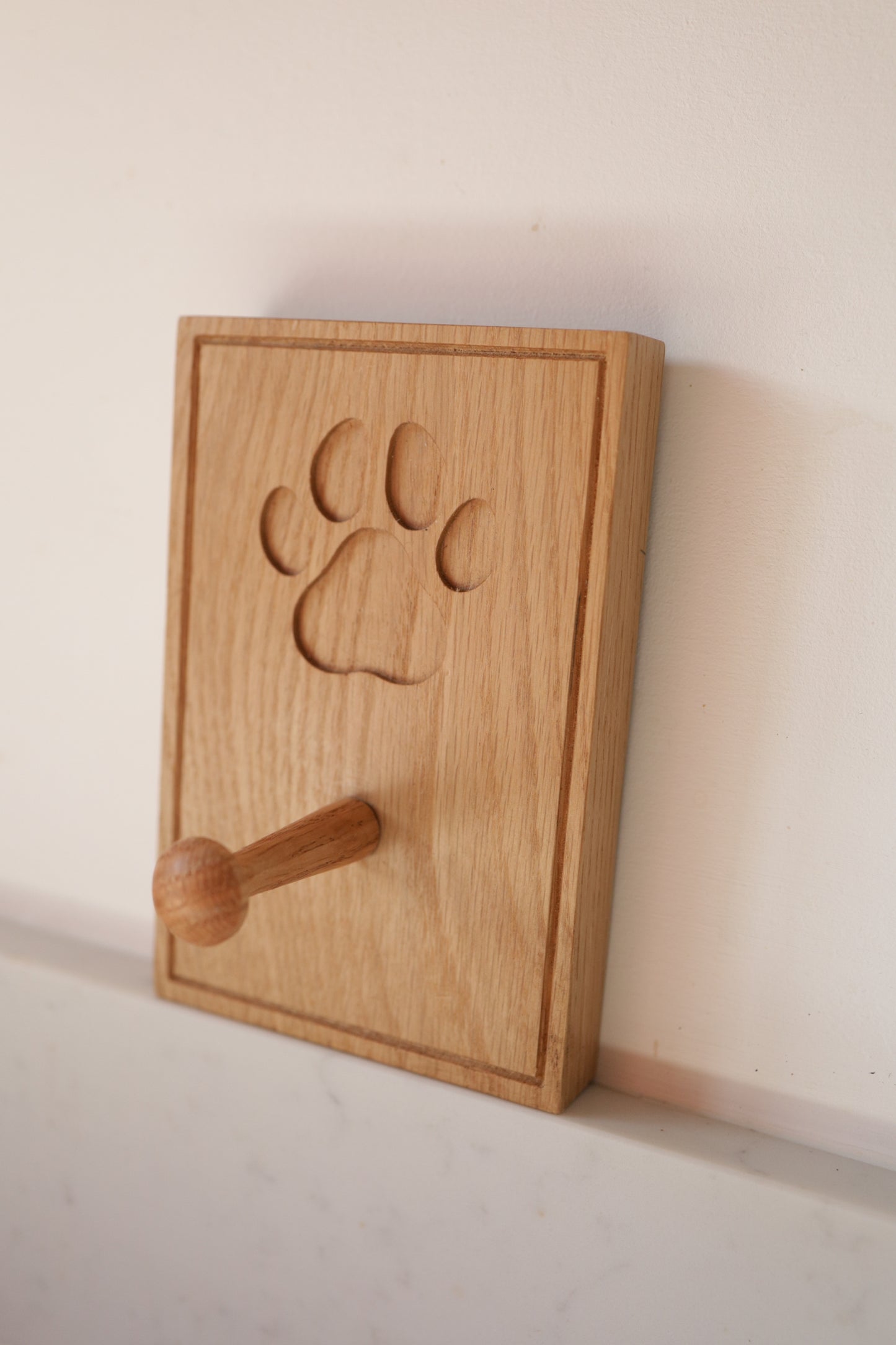 Oak Paw Print Lead Hook