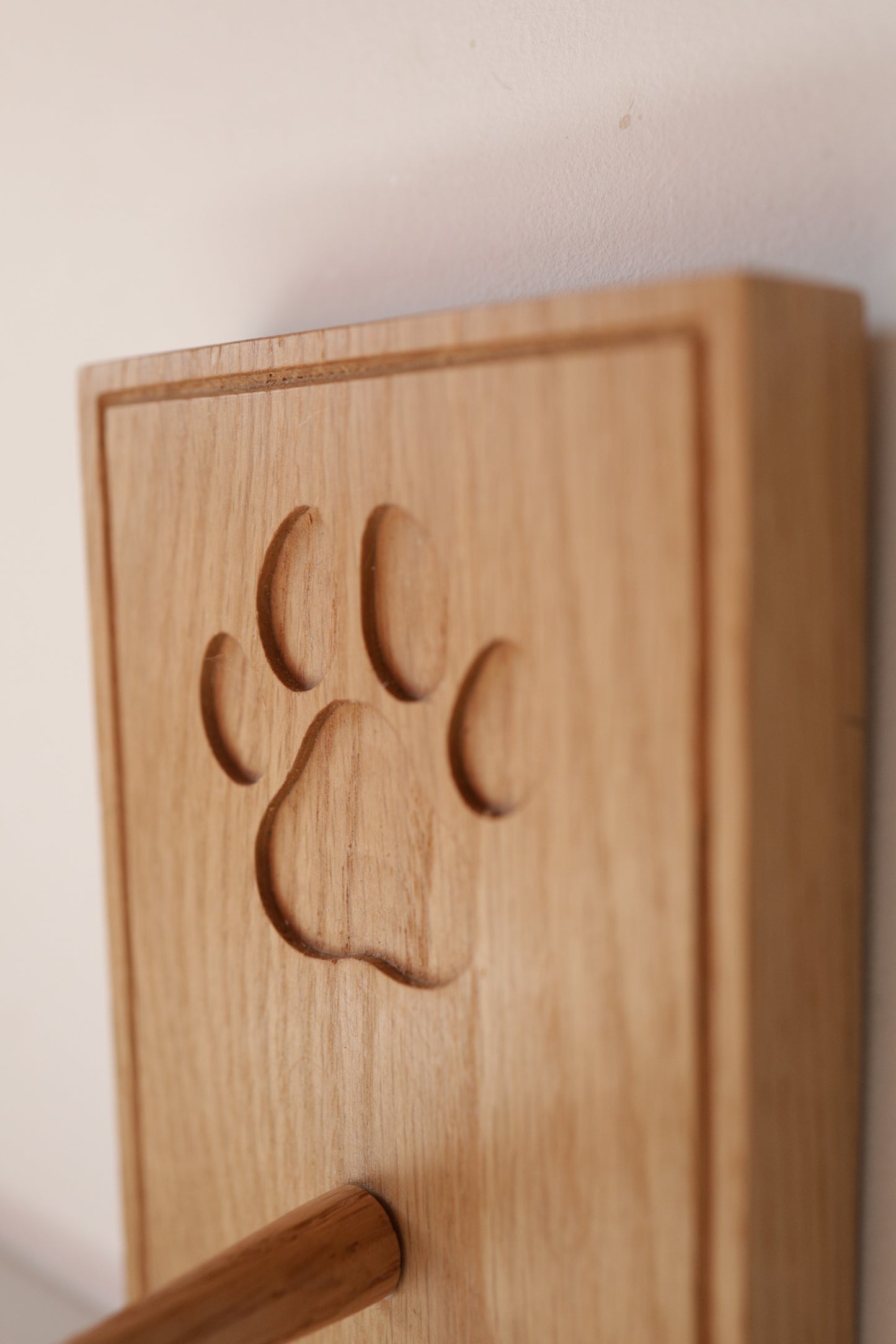 Oak Paw Print Lead Hook