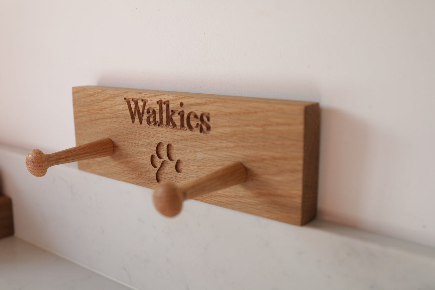 Walkies Oak Lead Hook