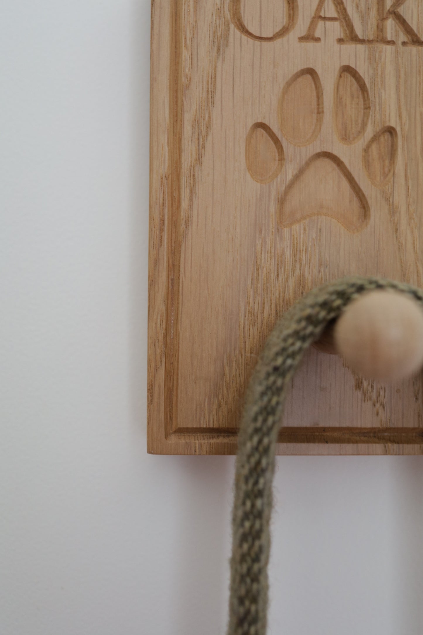 Oak Paw Print Lead Hook