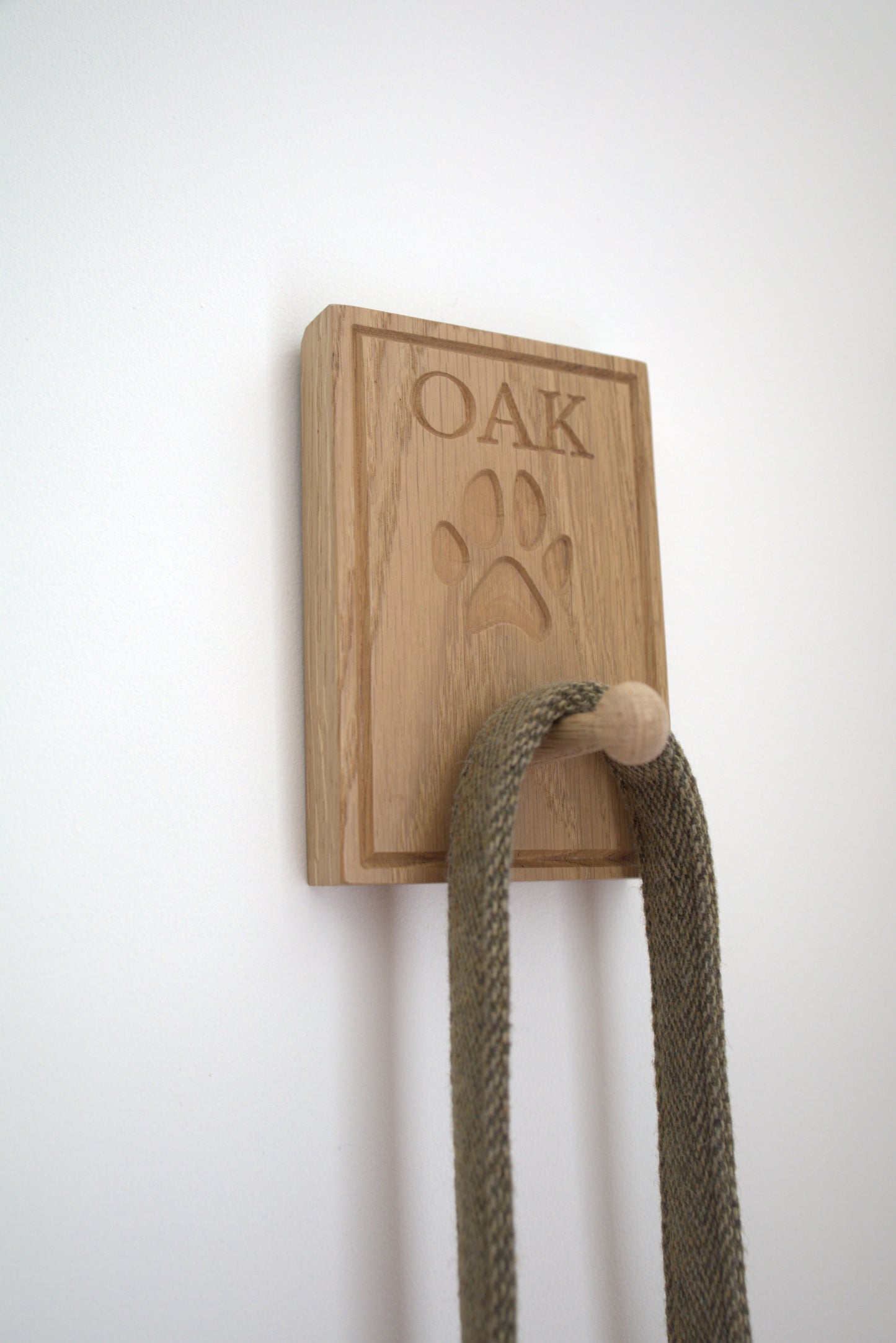 Oak Paw Print Lead Hook